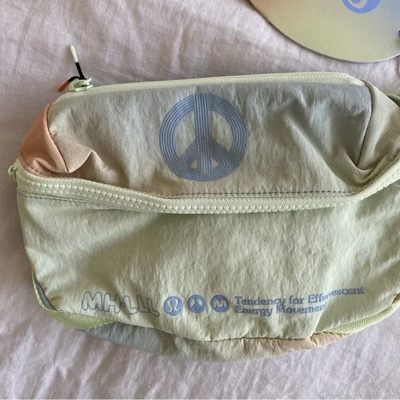 Lululemon x Madhappy Clean Lines Belt Bag - Picture 4 of 7